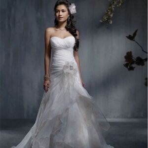 Alfred Angelo Strapless Sweetheart Wedding Gown with Floral Appliqué size 2 NWT
